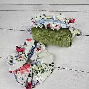 Kosmetyczka jasna zieleń i maki M + scrunchie