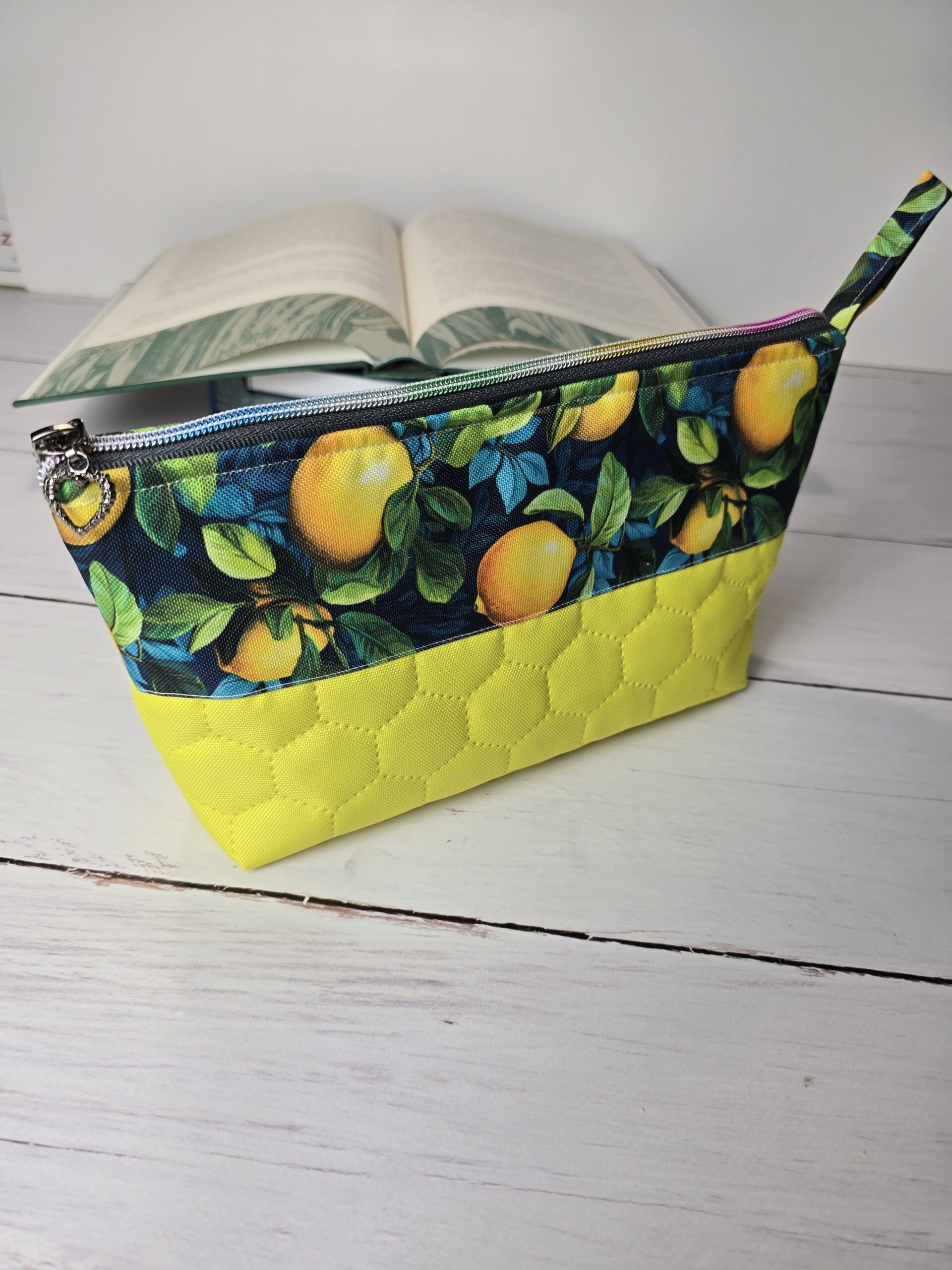 Kosmetyczka "Lemon glow" - obrazek 2
