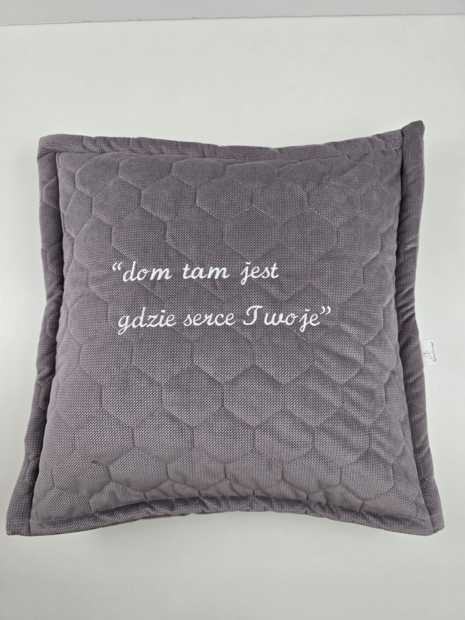 Poduszka dekoracyjna z haftem "dom tam jest gdzie serce Twoje" - obrazek 2