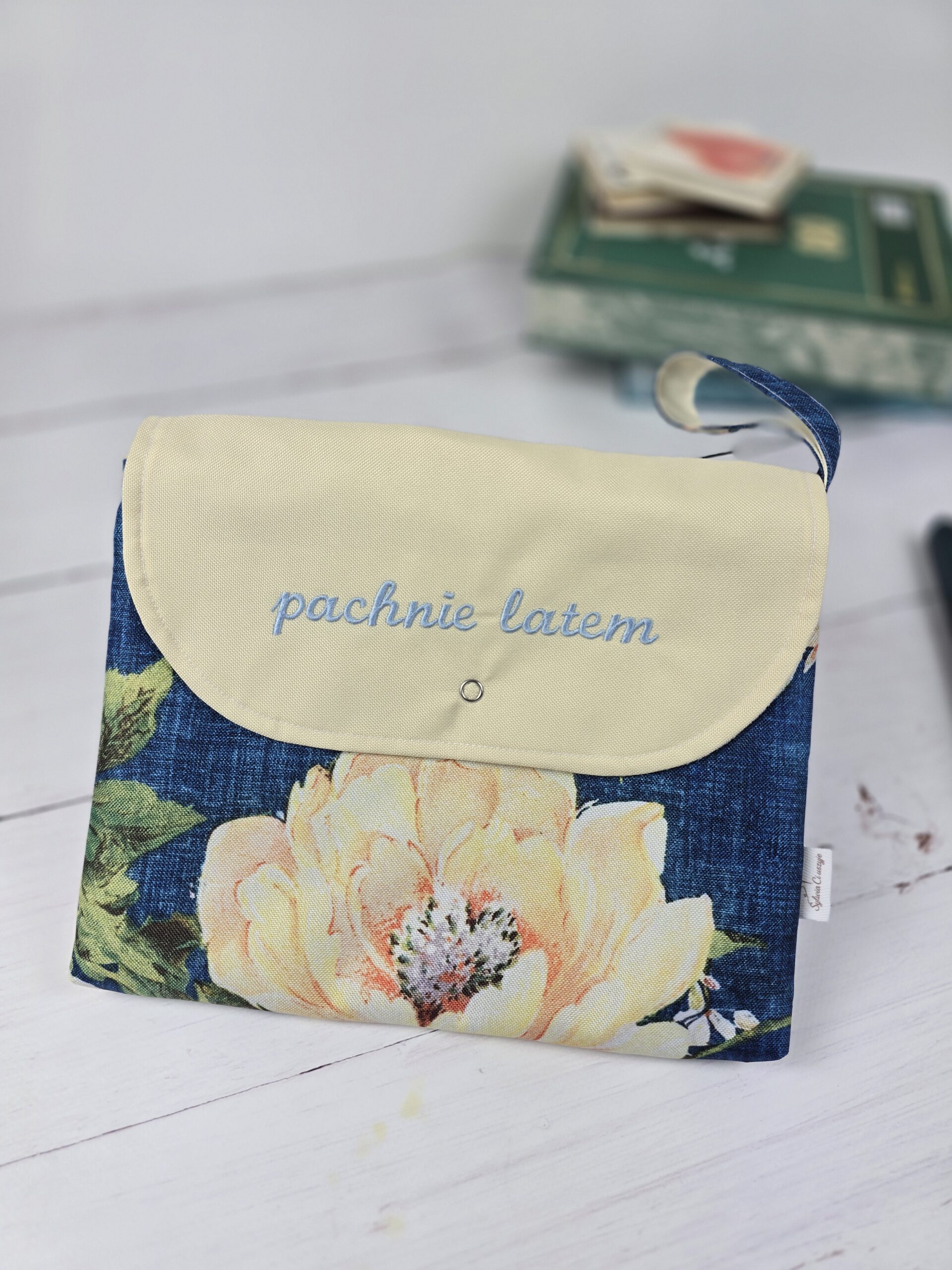 otulacz na ksiązkę pachnie latem